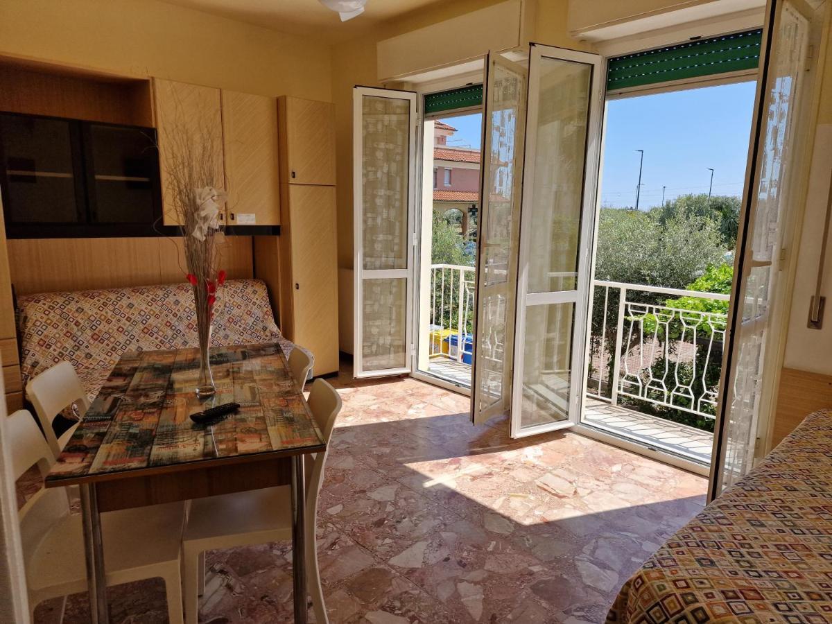 Ligure Residence Борджо-Верецци Экстерьер фото