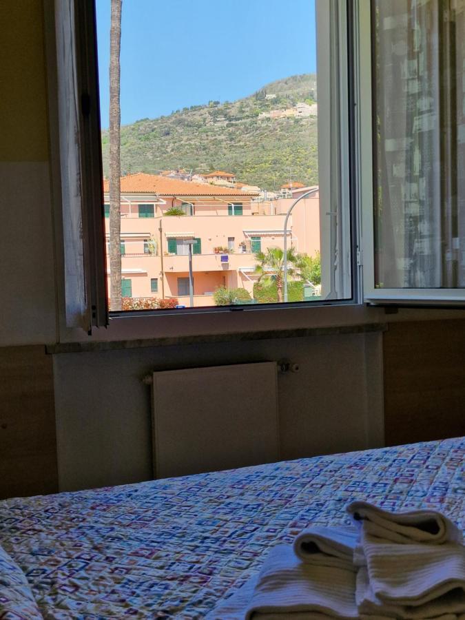 Ligure Residence Борджо-Верецци Экстерьер фото
